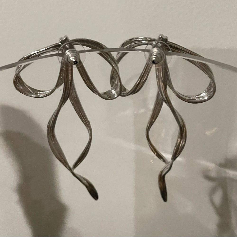 Anthro Silver Bow Earring - Picture 7 of 9